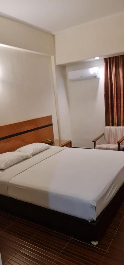Paradise Hotel Tanjung Pinang Exterior photo