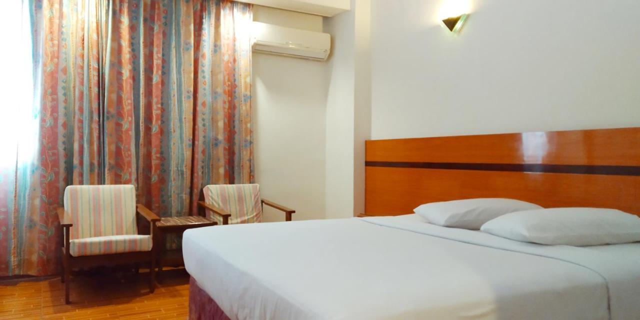 Paradise Hotel Tanjung Pinang Exterior photo