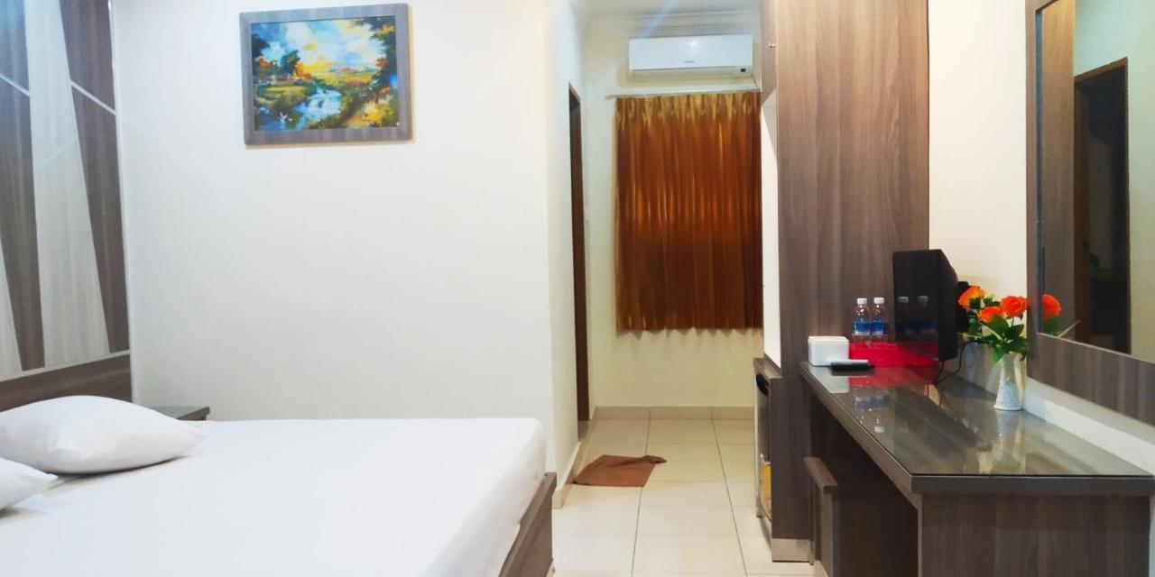 Paradise Hotel Tanjung Pinang Exterior photo